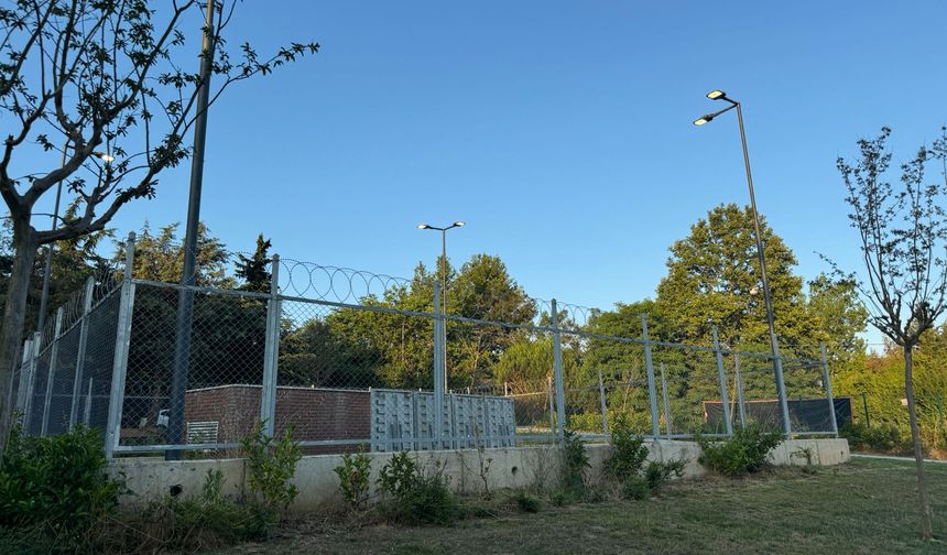Kemerburgaz’da Sokak Lambaları Tersine Çalışıyor: Geceleri Karanlık, Gündüzleri Aydınlık