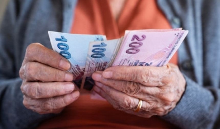 Çalışmaya devam eden hangi emekliler çift maaş alamayacak?