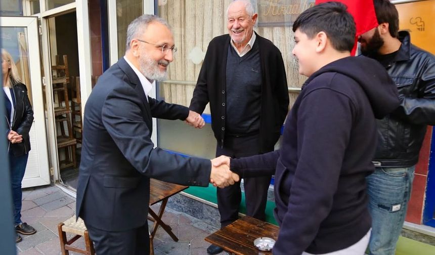 Başkan Özmen, Rami Yeni Mahalle’de esnafla buluştu