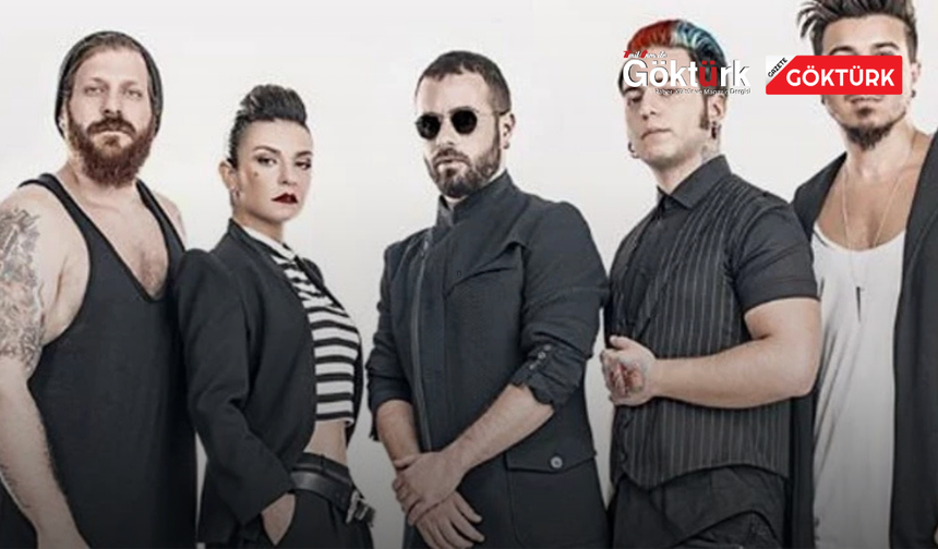 Model 10 Yıl Sonra Yeniden Sahnede