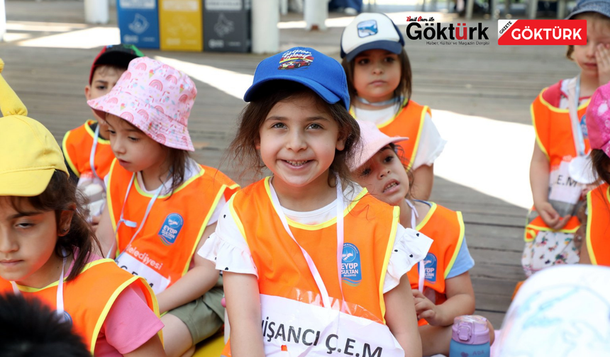 Atıklar Sanata Dönüştü: Eyüpsultan’da Renkli Geri Dönüşüm Defilesi