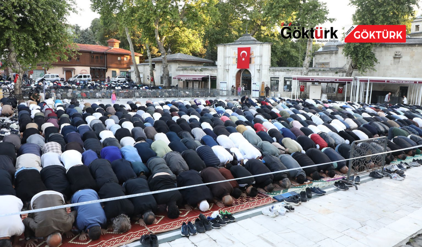 Eyüp Sultan Camii bayram namazında doldu taştı