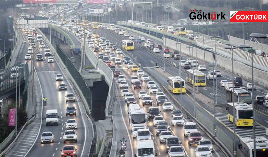 İstanbul'da Haftanın İlk İş Gününde Trafik Alarm Verdi