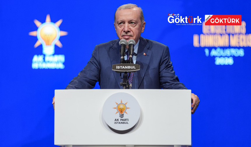 AK Parti İstanbul İl Danışma Meclisi programında AK Parti rozeti takılan isimler:
