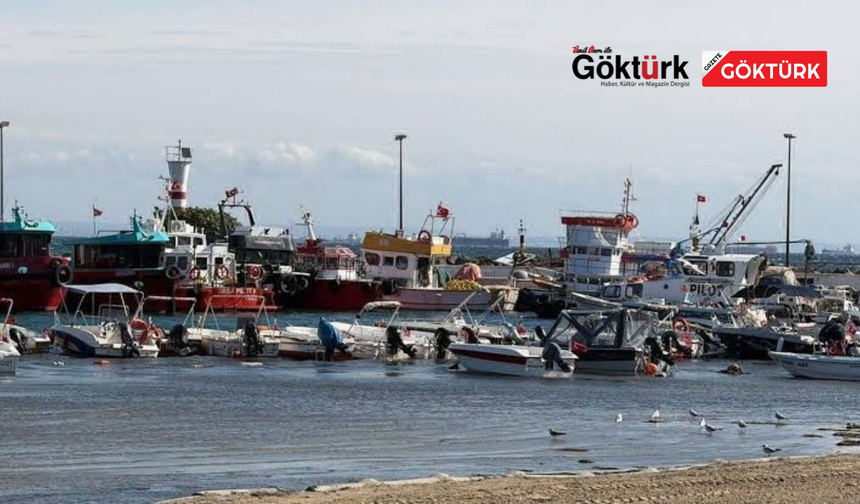 Marmara'da Fırtına Balıkçıları Limana Çekti: Denize Açılmayı Bekliyorlar
