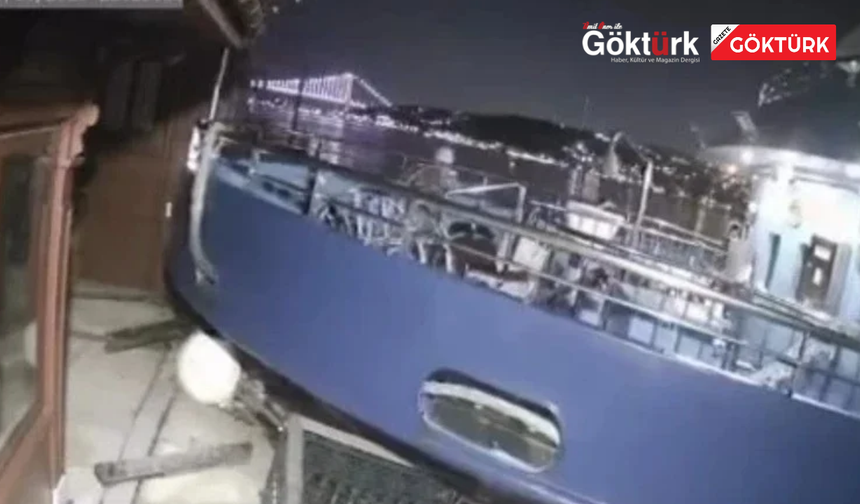 İstanbul Boğazı’nda Yolcu Vapuru Tarihi Yalıya Çarptı