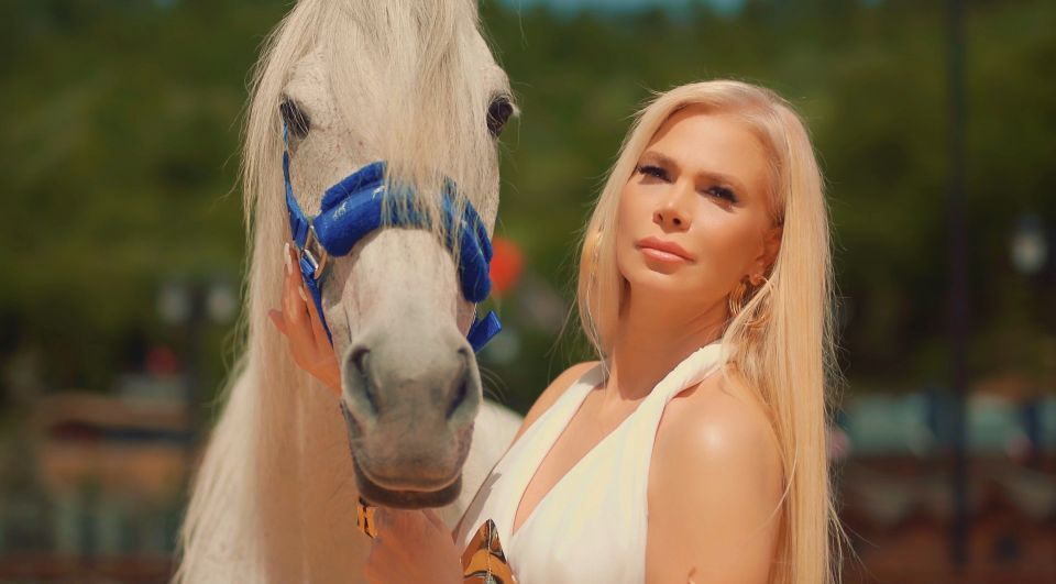 Pelin Suade (6)