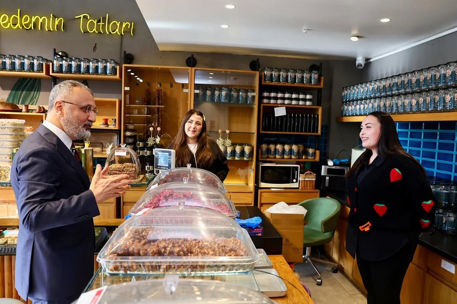 5. Levent Mahallemizde, Meclis Üyelerimizle Birlikte Esnaf Komşularımızı Ziyaret Ederek Hayırlı (3) 1600X1067