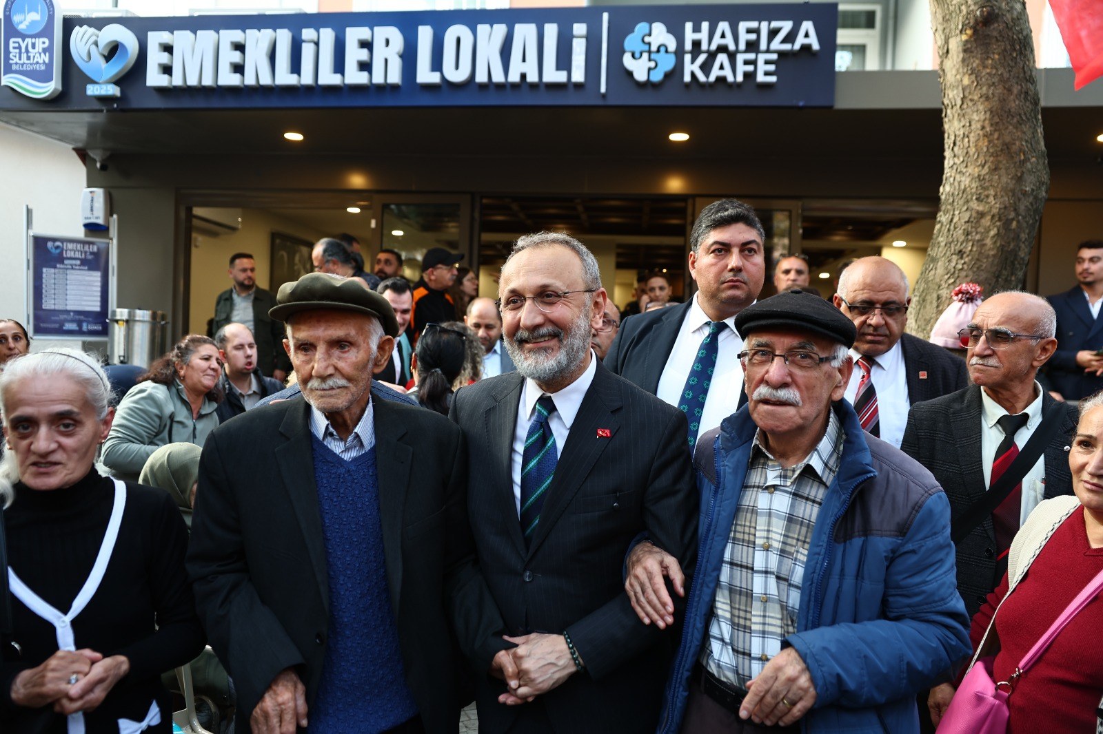 Emekli̇ler Lokali̇ (2) 1600X1066
