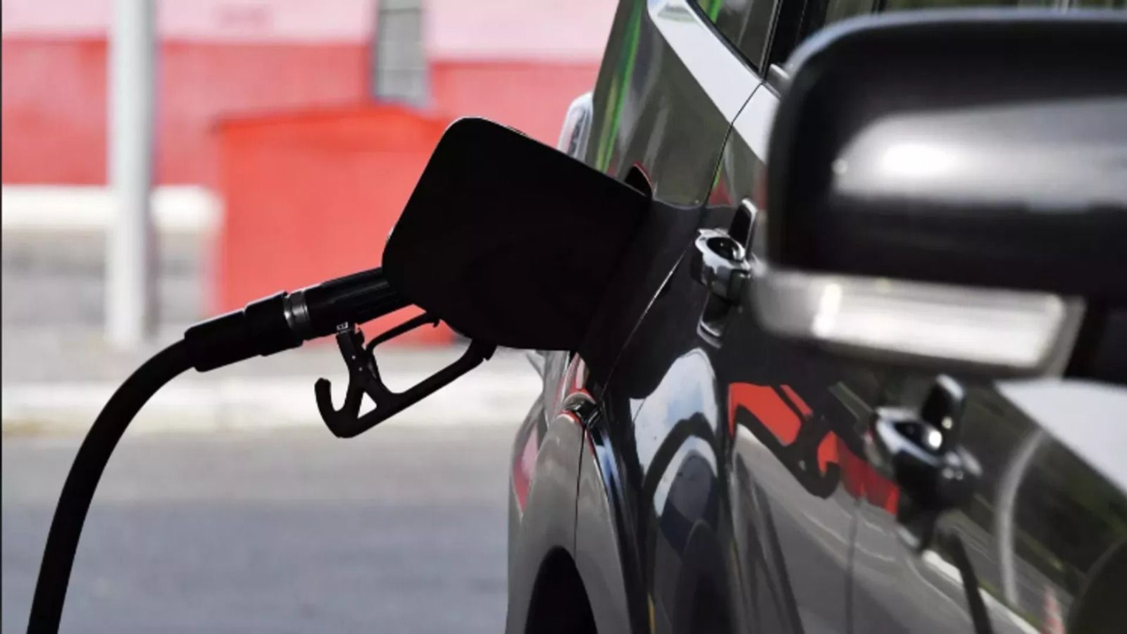 Benzine 4.30 TL indirim geldi: Akaryakıt fiyatları değişti